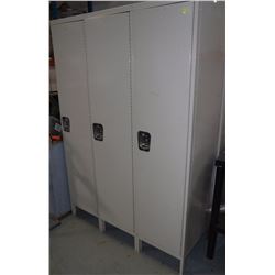3 DOOR LOCKER CABINET