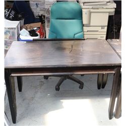 BLACK DESK WITH GREEN OFFICE CHAIR