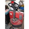 Image 3 : RAYMOND ELECTRIC PALLET JACK