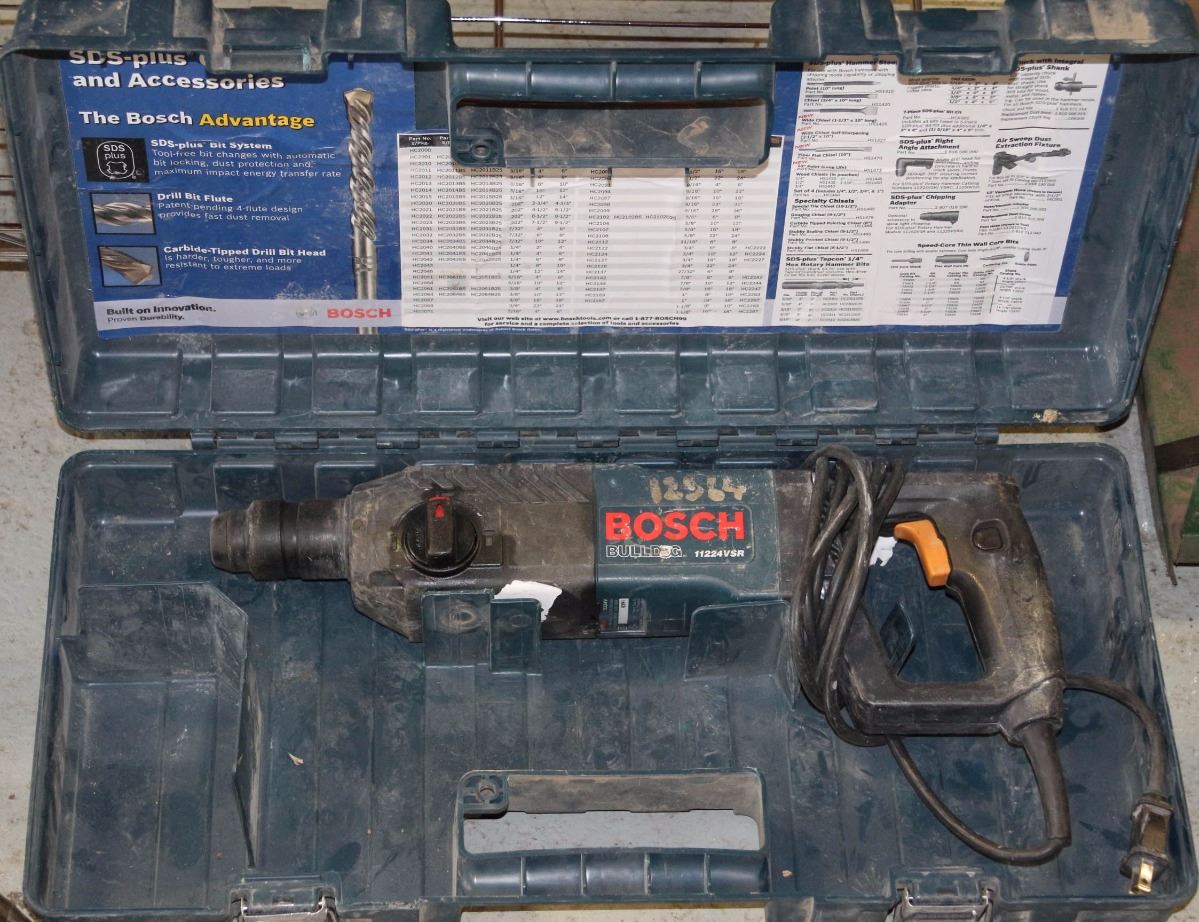 BOSCH BULLDOG 11224VSR HAMMER DRILL IN CASE