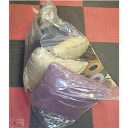 LOT OF 6 DECORATIVE COUCH CUSHIONS VARIOUS SIZES