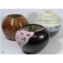LOT OF 3 DECORATIVE VASES VARIOUS STYLES 23X22X21