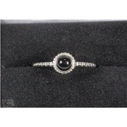 OVAL ONYX .925 SILVER RING - SIZE 7