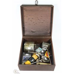 ONE LOT OF VINTAGE GROOMING AND BARBER SUPPLIES