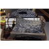 Image 1 : BOX W/7 PURSES - INCL. LEATHER & NEW PURSES