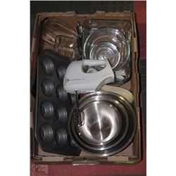 LARGE BOX OF BAKING ACCESSORIES INCLUDING
