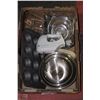 Image 1 : LARGE BOX OF BAKING ACCESSORIES INCLUDING
