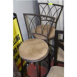 2 BAR STOOLS
