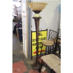 CRACKED FLOOR LAMP NEEDS TLC