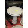 Image 1 : CONCRETE BIRDBATH 15"X15"