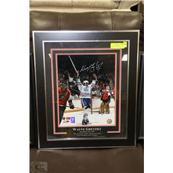 WAYNE GRETZKY FRAMED AUTHENTIC AUTOGRAPH W/COA