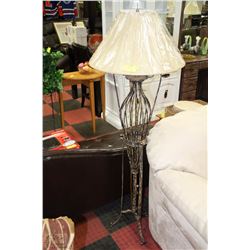 WROUGHT IRON FLOOR LAMP