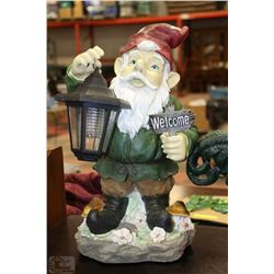 GARDEN GNOME SOLAR LIGHT - HOLDING