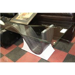 SHOWHOME DESIGNER GLASSTOP KITCHEN TABLE