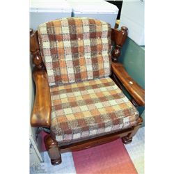 PINE FRAMED SOFA CHAIR***
