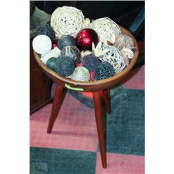 WOOD 3-LEGGED DECOR TABLE WITH DECORATIVE BALLS