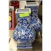 Image 1 : PAIR OF BLUE AND WHITE PORCELAIN VASES