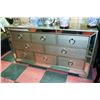 Image 1 : 8 DRAWER DRESSER MISSING ONE MIRRORED GLASS PIECE