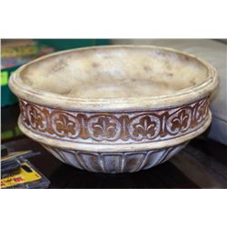 GOLD TONE RUSTIC LOOKING BOWL