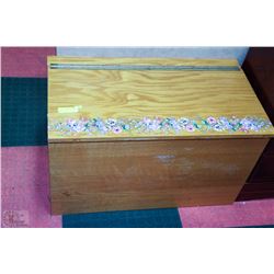 SOLID WOOD OAK HINGED-LID STORAGE BENCH