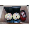Image 1 : BOX WITH MINI GLOBES AND SHOWHOME DECORATIONS