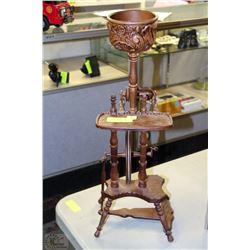 VINTAGE SPINNING WHEEL PLANTER