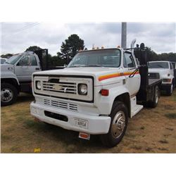 1977 CHEVROLET C50 CUSTOM DELUXE FLATBED TRUCK, VIN/SN:CCE537V134498 - S/A, 5-2 SPD TRANS, 10' STEEL