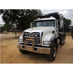 2017 MACK GU713 DUMP, VIN/SN:1M2AX07CXHM061470 - TRI-AXLE, 455 HP MACK, MP8-455 ENGINE, 44K REARS, 1