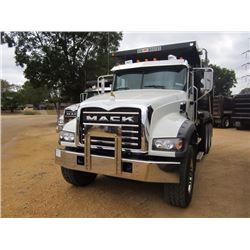 2017 MACK GU713 DUMP, VIN/SN:1M2AX07C3HM061472 - TRI-AXLE, 455 HP MACK, MP8-455 ENGINE, 44K REARS, 1