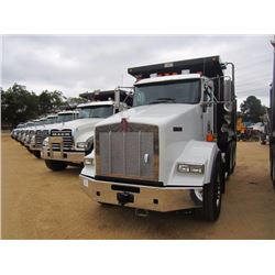 2015 KENWORTH T800 DUMP, VIN/SN:1NKDL40XXFJ440757 - TRI-AXLE, 500 HP CUMMINS ENGINE, ALLISON 4500 RD