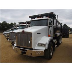 2015 KENWORTH T800 DUMP, VIN/SN:1NKDL40X8FJ440756 - TRI-AXLE, 500 HP CUMMINS ENGINE, ALLISON 4500 RD