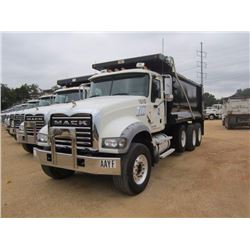 2010 MACK GU713 DUMP TRUCK, VIN/SN:1M2AX09C8AM008933 - TRI-AXLE, 425 HP MACK MP8 ENG, MACK T310M 10 