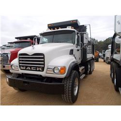 2007 MACK CV713 DUMP, VIN/SN:1M2AG11Y77M045901 - TRI-AXLE, MACK DIESEL ENGINE, 13 SPD TRANS, 44K REA