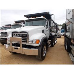 2007 MACK CV713 DUMP, VIN/SN:1M2AG11C57M044833 - TRI-AXLE, 10 SPD TRANS, 44K REARS, 18K FRONT, ENGIN