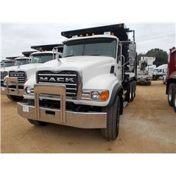 2007 MACK CV713 DUMP, VIN/SN:1M2AG11C77M044834 - TRI-AXLE, 10 SPD TRANS, 44K REARS, 18K FRONT, ENGIN
