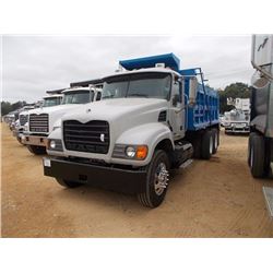 2007 MACK CV713 DUMP TRUCK, VIN/SN:1M2AG11Y57M060607 - T/A, MACK DIESEL ENG, 10 SPD TRANS, 15' STEEL
