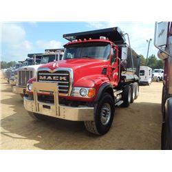 2005 MACK CV713 DUMP, VIN/SN:1M2AG11C75M024550 - TRI-AXLE, MACK AMI-370 ENG, T310M MACK 10 SPD TRANS