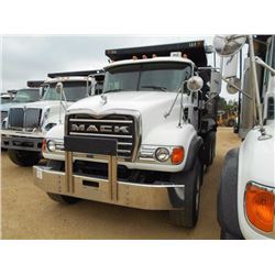 2005 MACK CV713 DUMP, VIN/SN:1M2AG11C65M022868 - TRI-AXLE, 370 HP MACK AMI 370 DIESEL ENG, T310 MACK