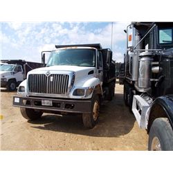 2003 INTERNATIONAL 7400 DUMP, VIN/SN:1HTWHAAR73J056525 - IHC DT466 ENGINE, 8LL TRANS, HENDRICKSON SU