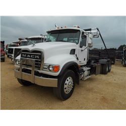 2007 MACK CV713 ROLL OFF TRUCK, VIN/SN:1M2AG11C47M062224 - T/A, MACK DIESEL ENGINE, 10 SPD TRANS, EN