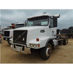 2003 VOLVO ROLL OFF, VIN/SN:4V5KC9GF53N348799 - T/A, 365 HP VOLVO ENG, 8LL TRANS, 44K REARS, 10K FRO