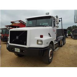 1999 VOLVO WG64 ROLL OFF TRUCK, VIN/SN:4VHJCBUE5XN866614 - TRI-AXLE, 280 HP CUMMINS ISM ENGINE, 8LL 