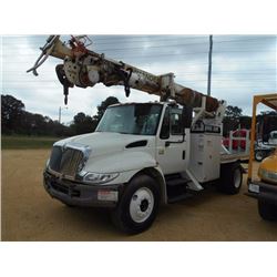 2004 INTERNATIONAL 4300 DIGGER DERRICK, VIN/SN:1HTMMAAN44H651907 - IHC DT 466 DEISEL ENGINE, 7 SPD T