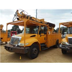 2002 INTERNATIONAL 4400 DIGGER DERRICK, VIN/SN:1HTMKAANX2H538904 - S/A, DT466 IHC ENGINE, 6 SPD TRAN