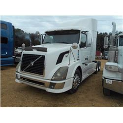 2011 VOLVO TRUCK TRACTOR, VIN/SN:4V4NC9EJ1BN292576 - T/A, D13 485HP VOLVO ENGINE, 10 SPD TRANS, 40K 