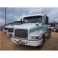 2002 VOLVO TRUCK TRACTOR, VIN/SN:4V4MC9GG72N334780 - T/A, VE D12 385HP VOLVO ENGINE, 10 SPD TRANS, 4