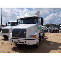 2002 VOLVO TRUCK TRACTOR, VIN/SN:4V4MC9GG02N334782 - T/A, VE D12 385HP VOLVO ENGINE, 10 SPD TRANS, 4