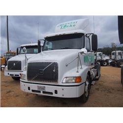 2002 KENWORTH W900L TRUCK TRACTOR, VIN/SN:1XKWDB0X42J88266 - T/A, CAT C15 ENG, 18 SPD TRANS, 40K REA