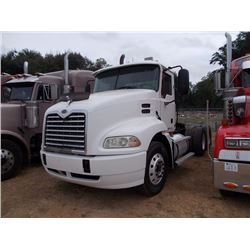 2005 MACK CXN613 VISION TRUCK TRACTOR, VIN/SN:1M1AK06Y85N002651 - T/A, MACK DIESEL ENGINE, 10 SPD TR