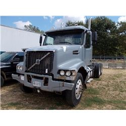 2005 VOLVO TRUCK TRACTOR, VIN/SN:4V4KC9GH15N375412 - T/A, VED12 465 HP VOLVO ENG, 10 SPD TRANS, 46K 